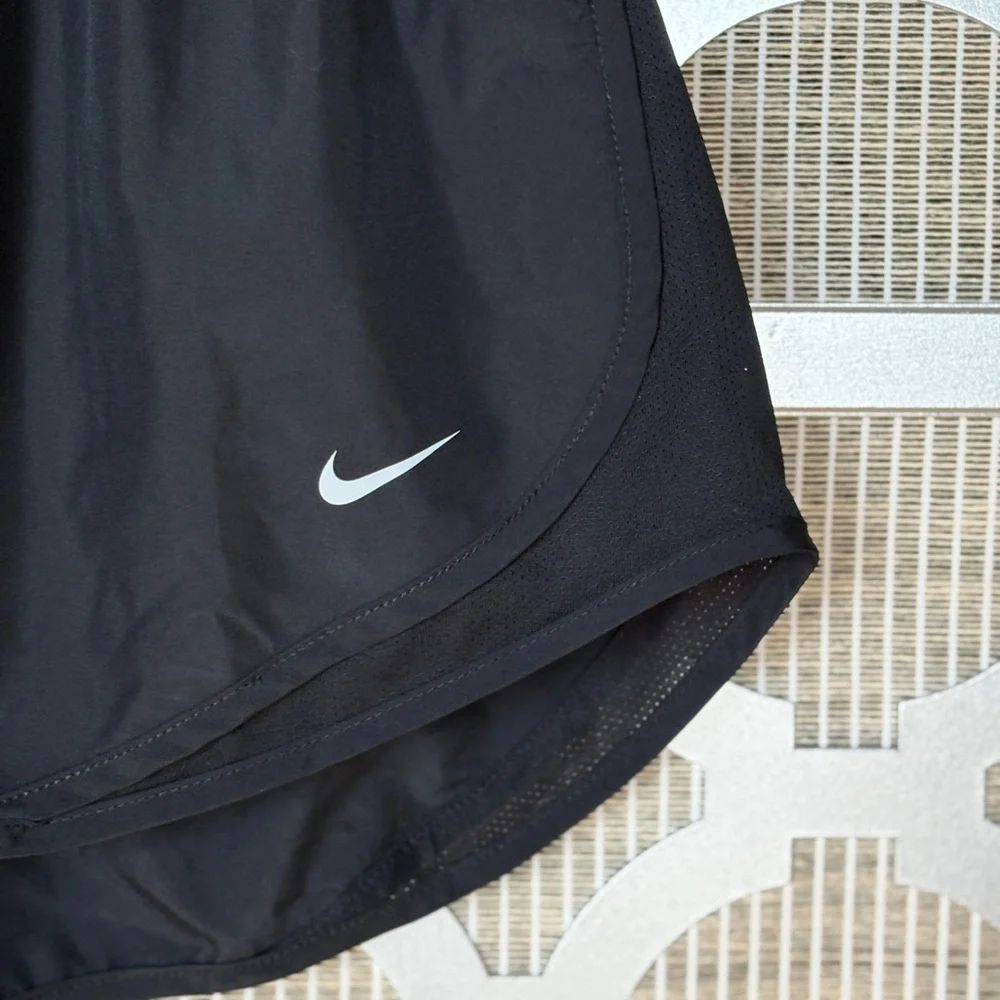 Nike Women's Black Athletic Shorts - Picture 2 of 6